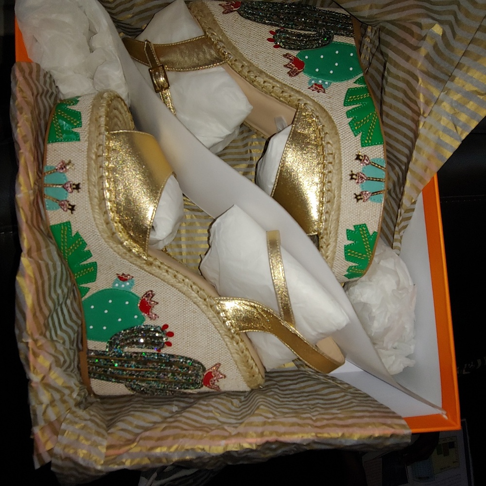 Ladies Shoes*** Serios Inquiries Only***
